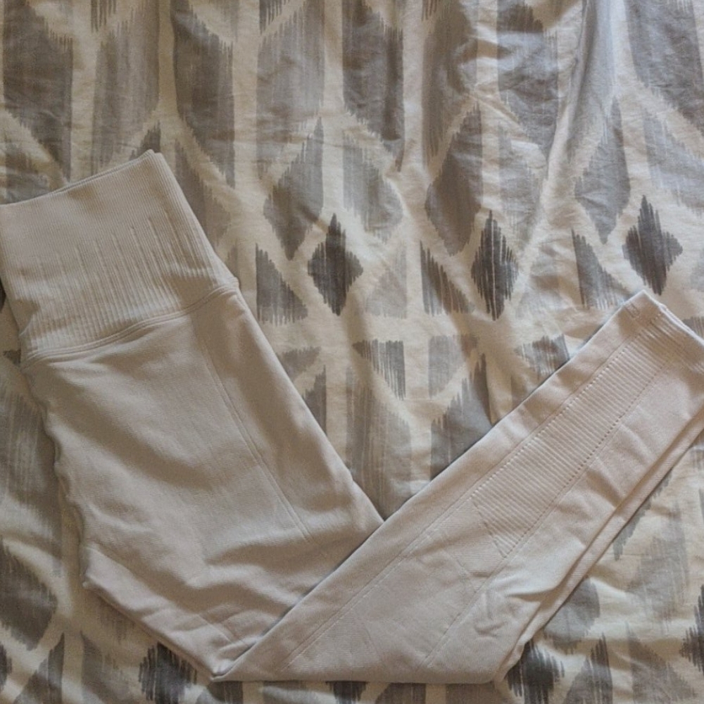 White Avocado Fire leggings